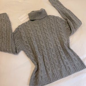 NEW WITH TAGS - 100% authentic cashmere cableknit sweater